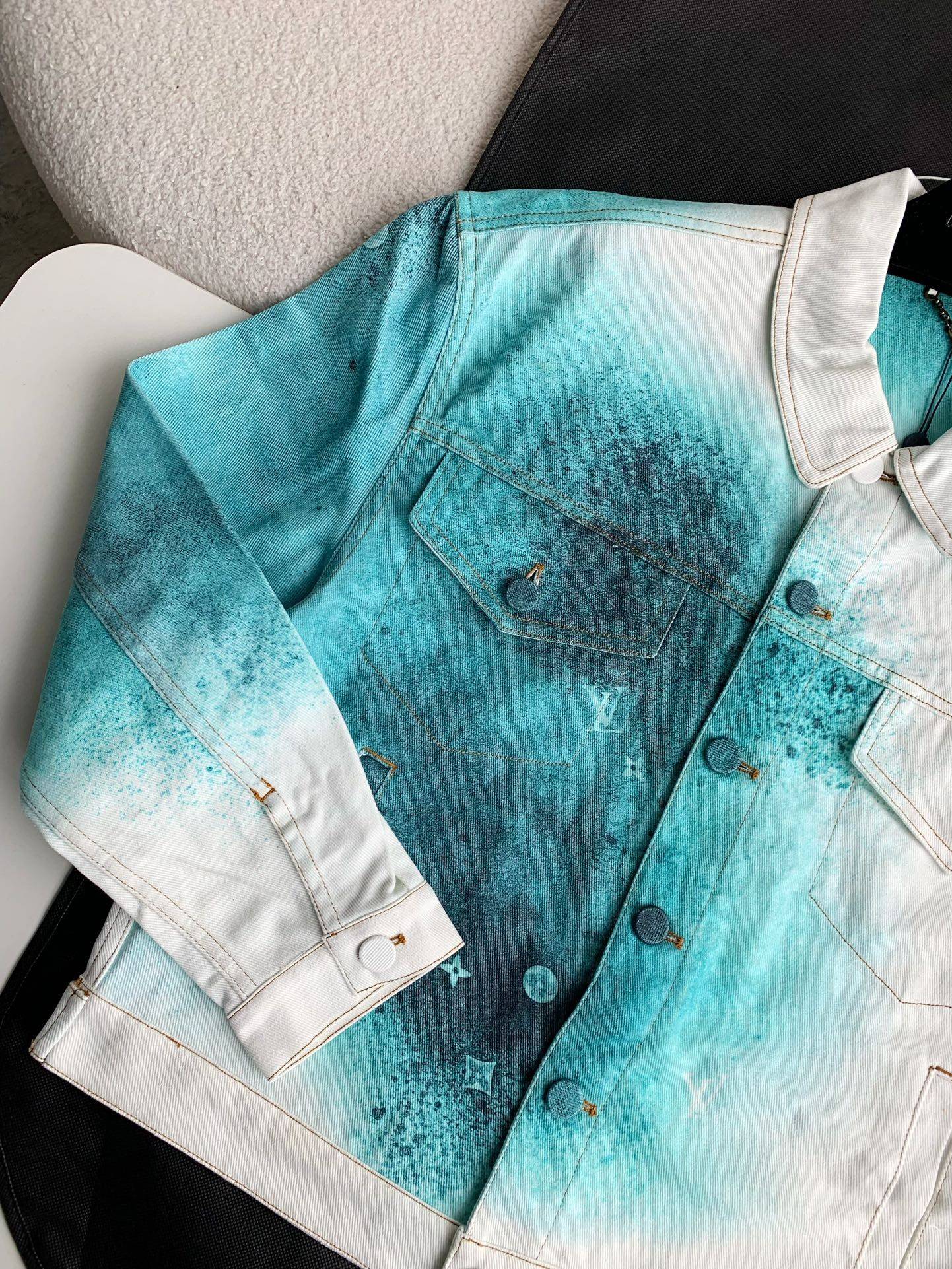 L0vis Vvtt0n  Jackets