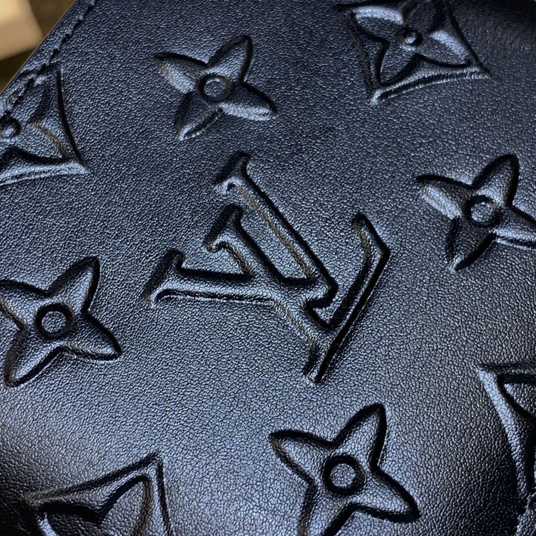 L0vis Vvtt0n Slender Bag