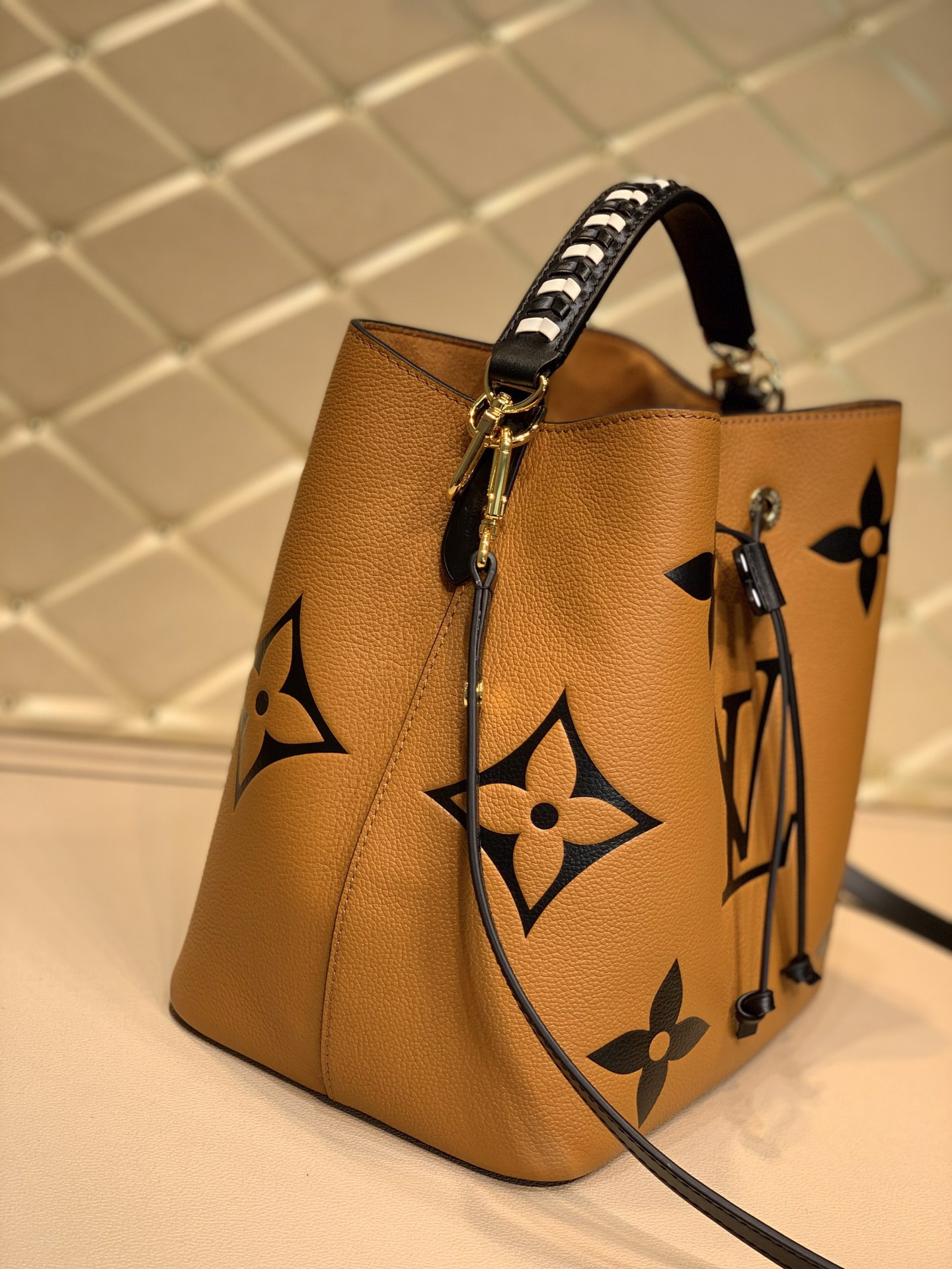 L0vis Vvtt0n Néonoé Bag