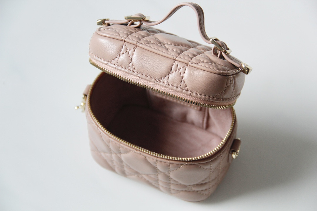 D10r Mini Travel Vanity