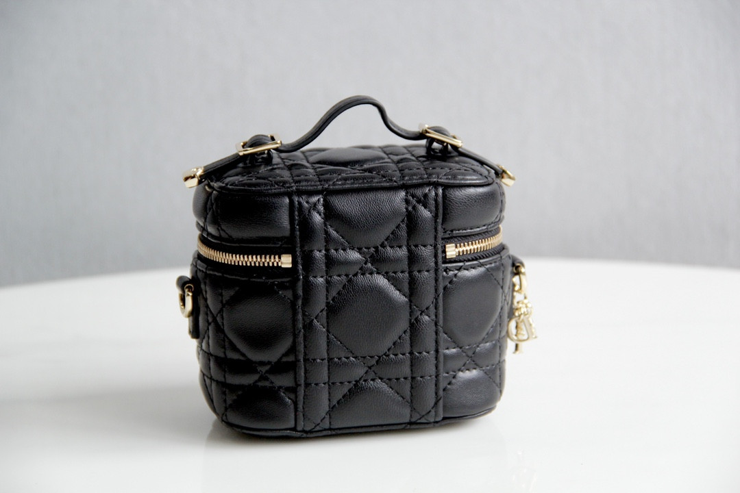 D10r Mini Travel Vanity