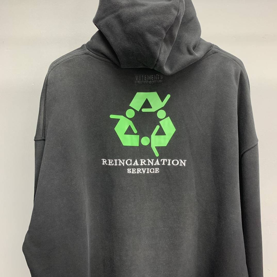 Ba1en*iaga lettered washed sweatshirt