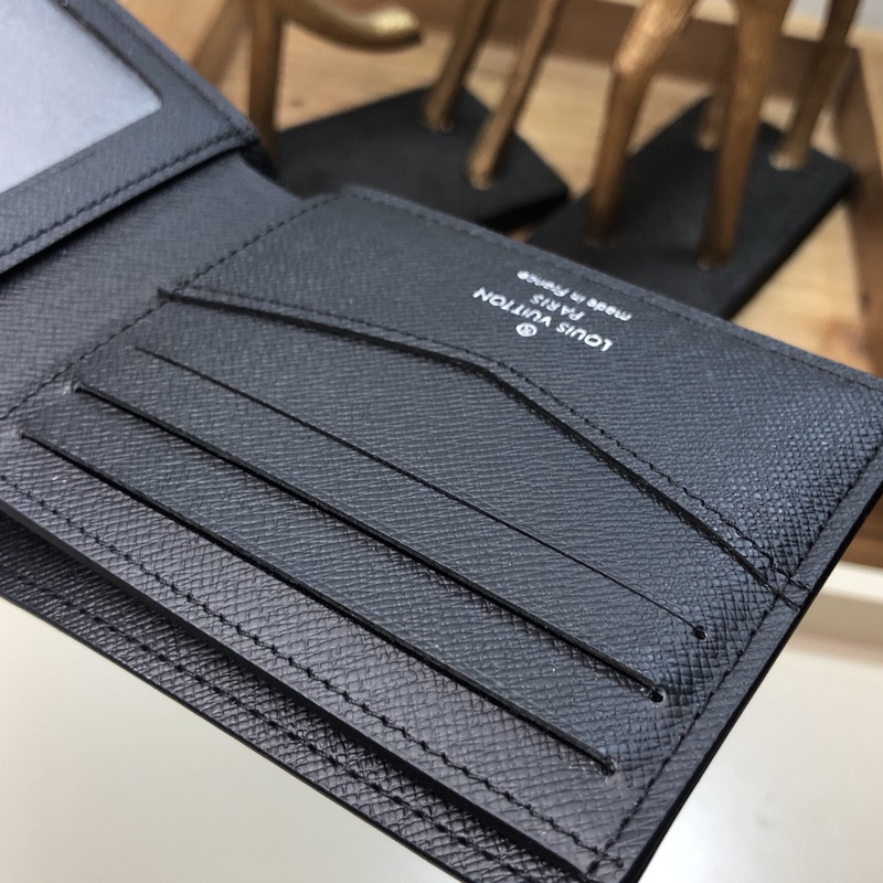 L0vis Vvtt0n Slender Id Bag