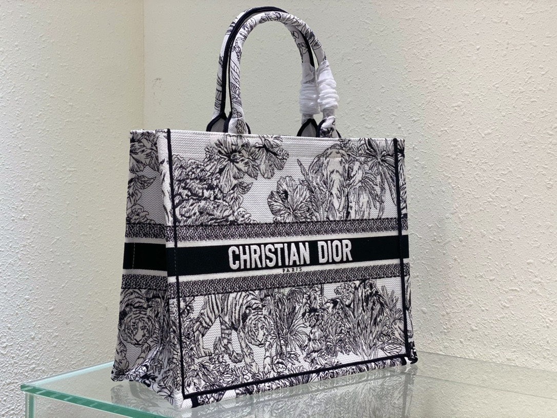 Large D10r Book Tote
