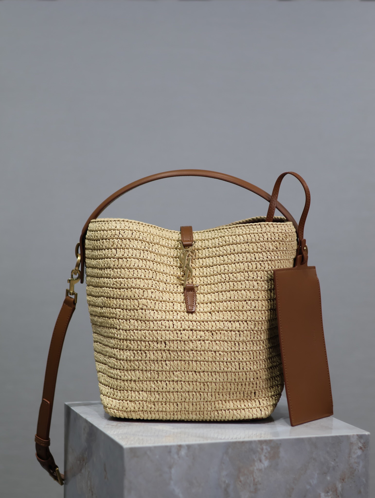 Y51 apricot woven LE 37 woven bucket bag Style number: 742828 Size: 20×25×16cm
