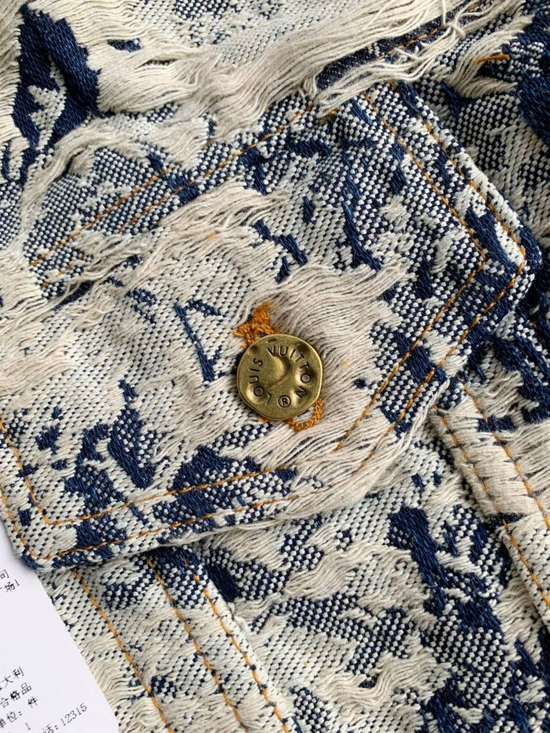 L0vis Vvtt0n Classic Logo printed all over patchwork denim jacket