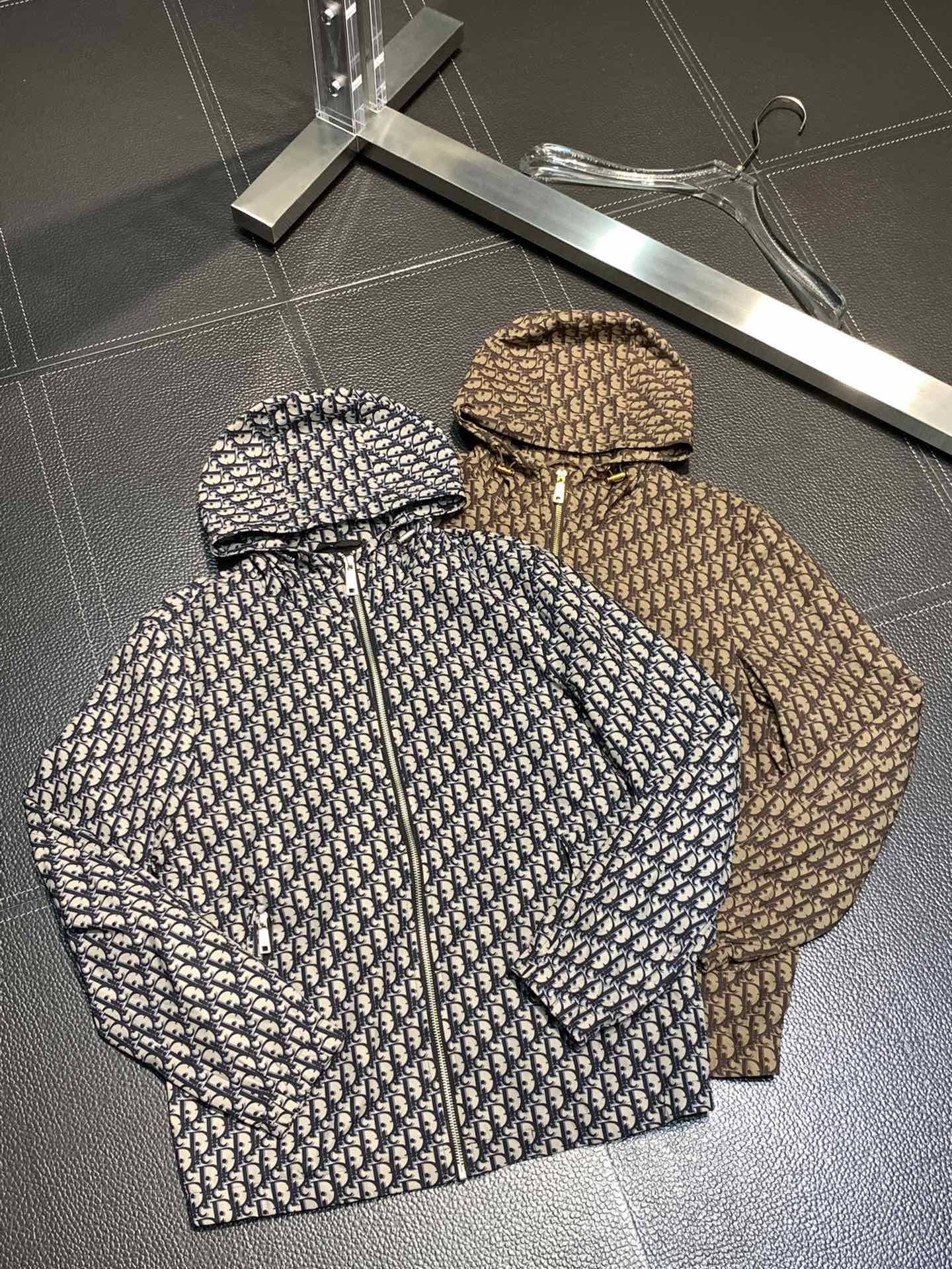 D10r hooded windbreaker jacket