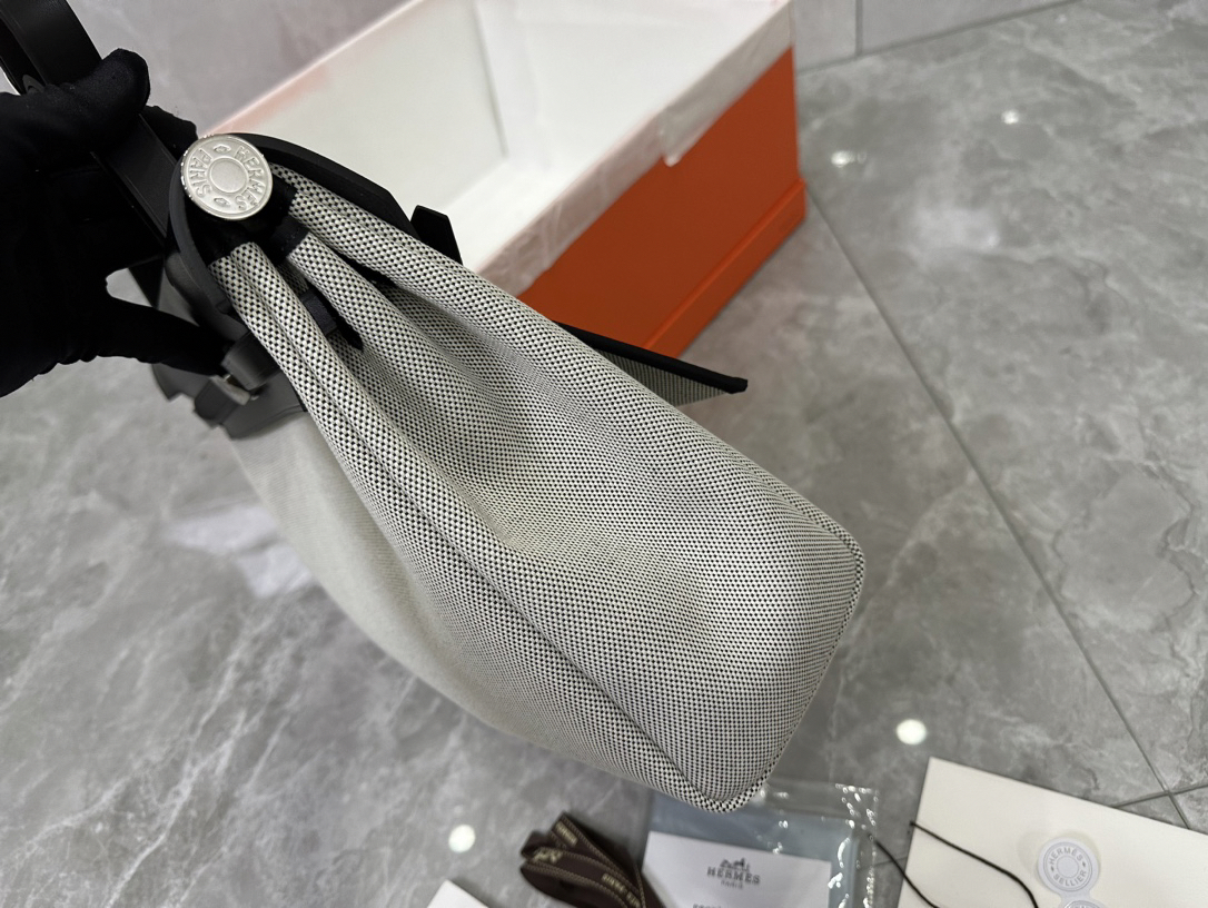 H**me5 limited edition color matching Herbag Size: 31cm