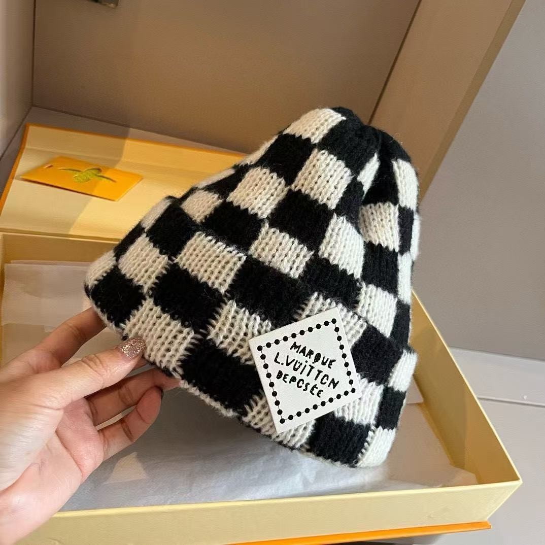 [#4094] L0vis Vvtt0n autumn and wi nter new checkered knitted hat