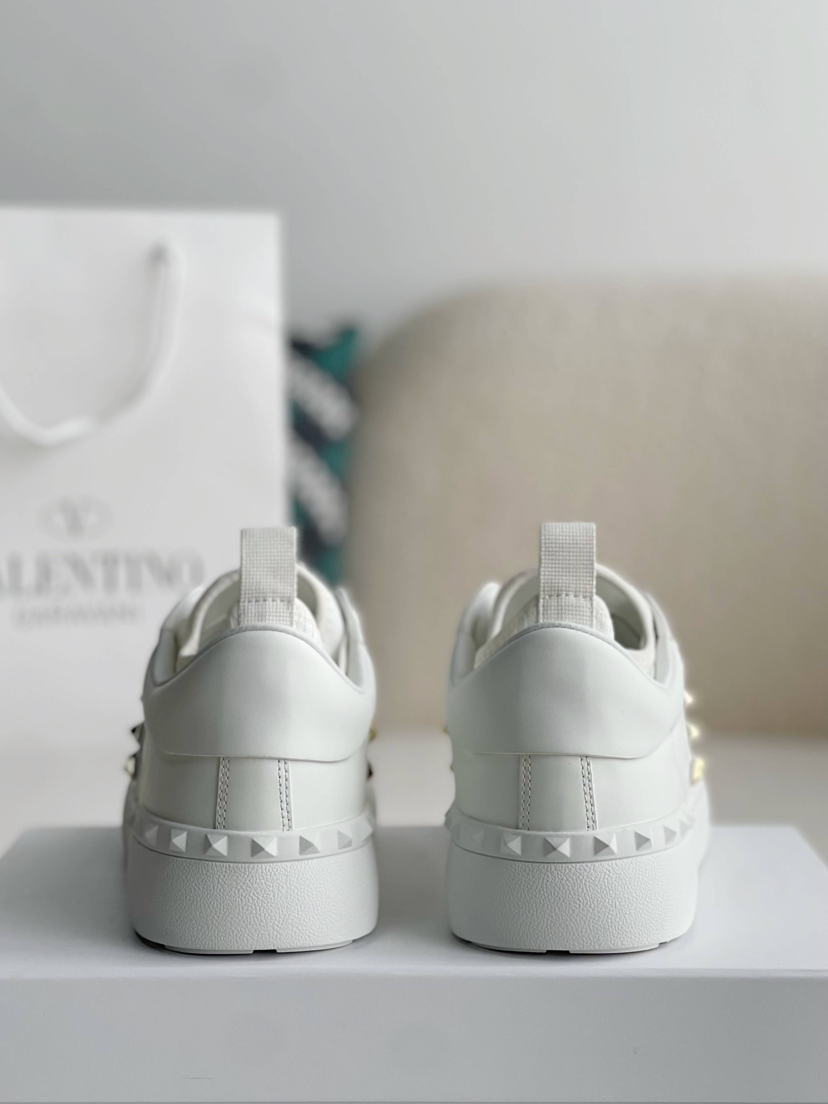 Va1e*ntin0 One Stud Sneakers