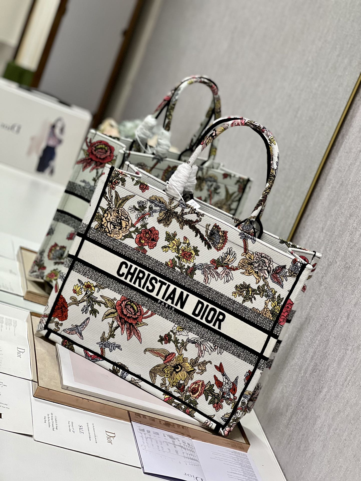 Large D10r Book Tote