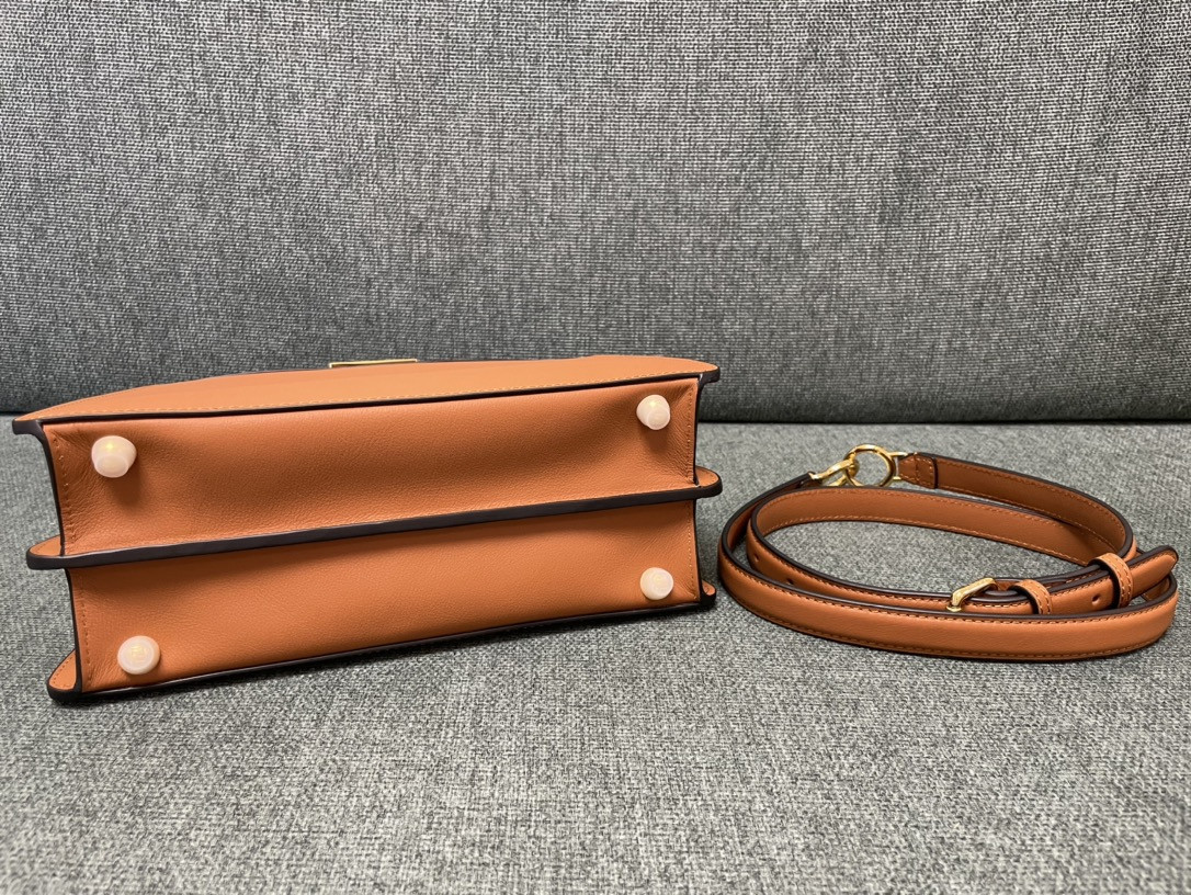 F**di Peekaboo Iseeu Small