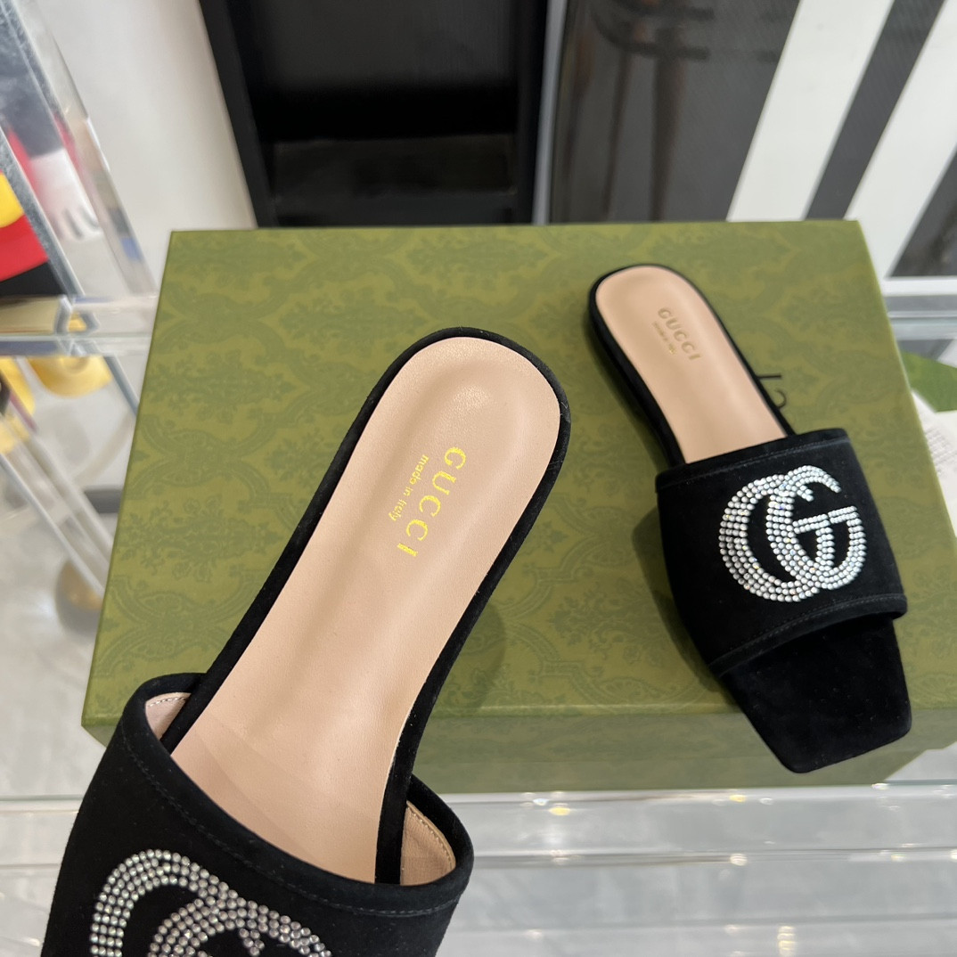 Gvc*1 Slippers