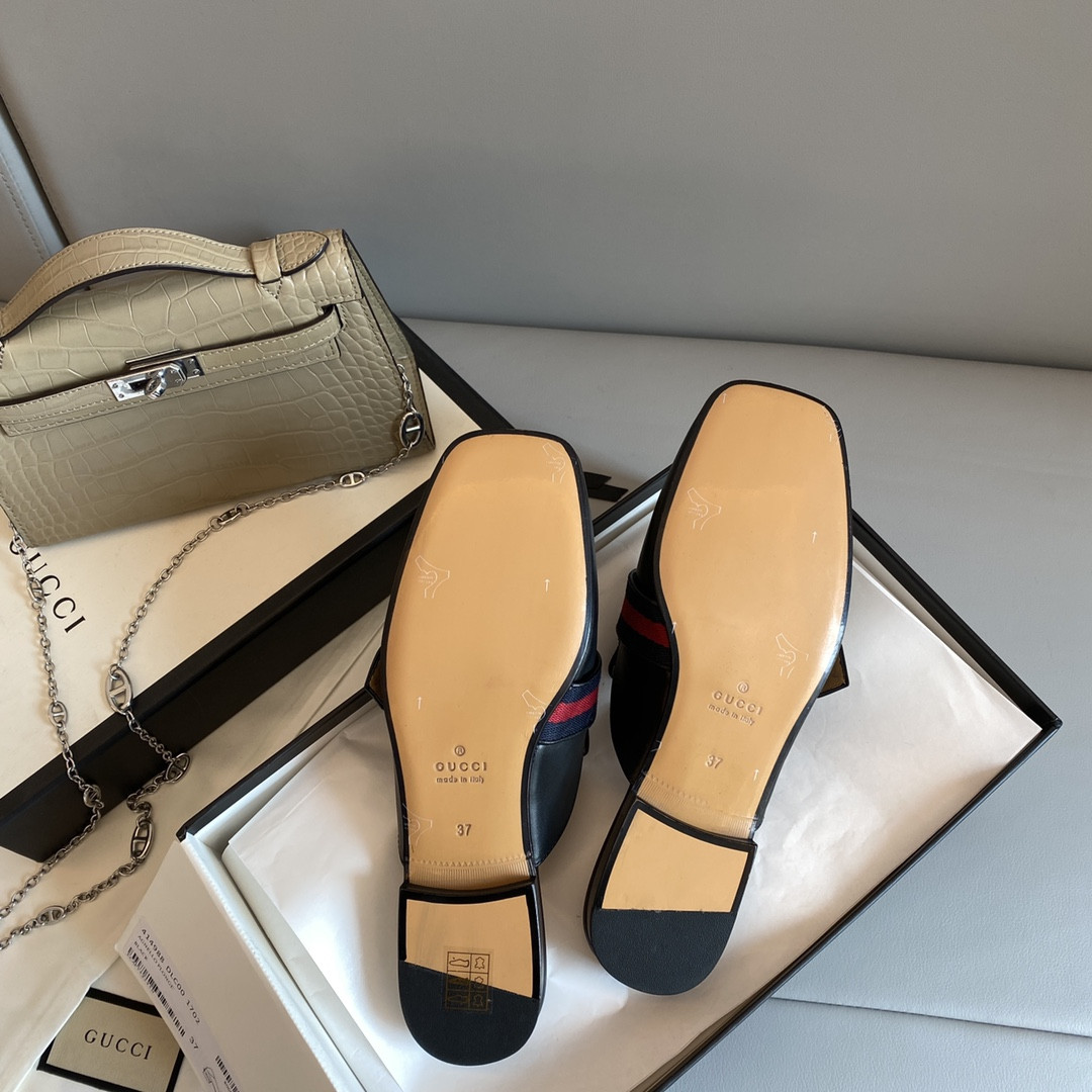 Gvc*1 Leather Slippers