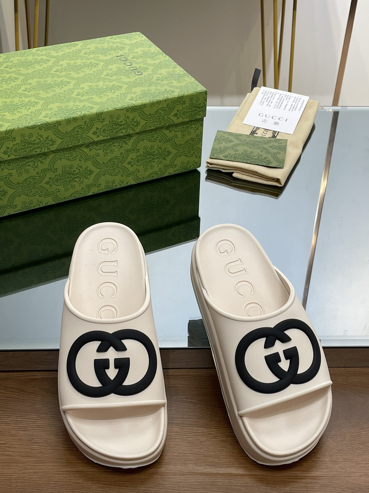 Gvc*1 Slippers
