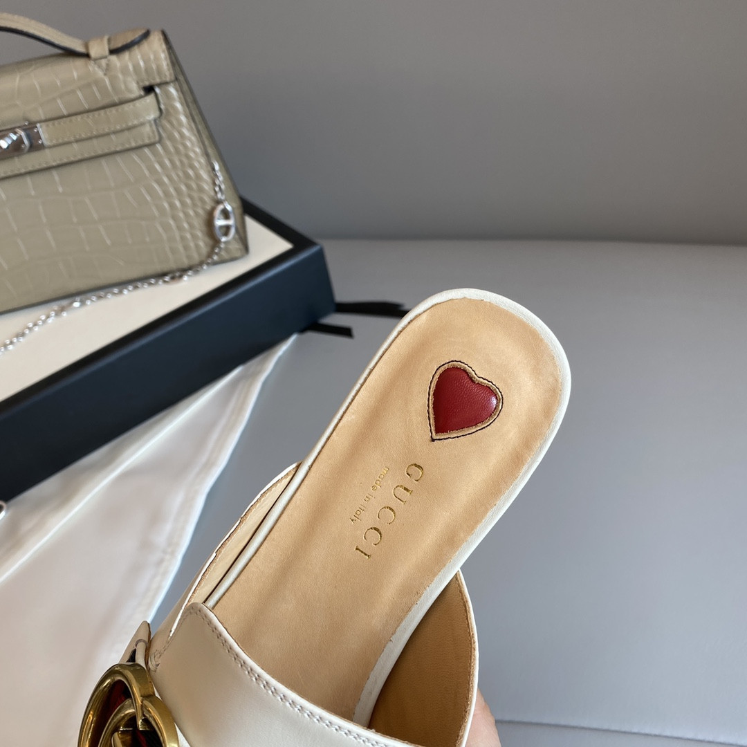 Gvc*1 Leather Slippers