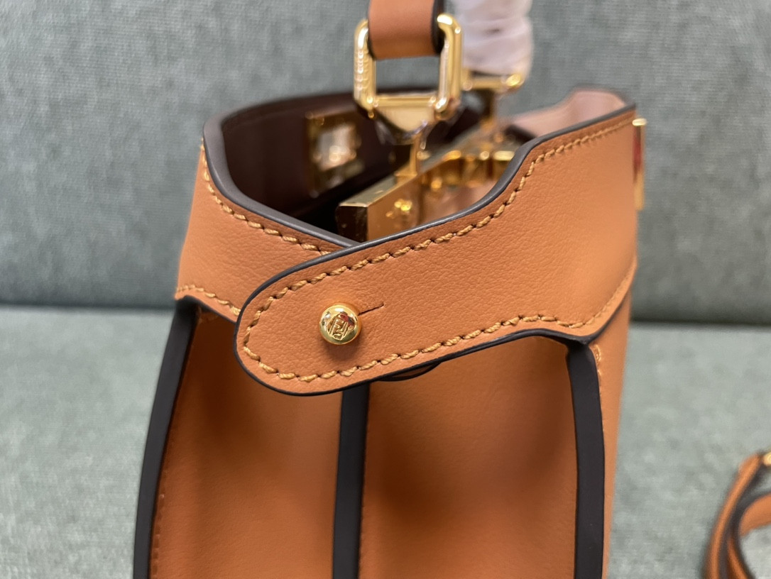 F**di Peekaboo Iseeu Small