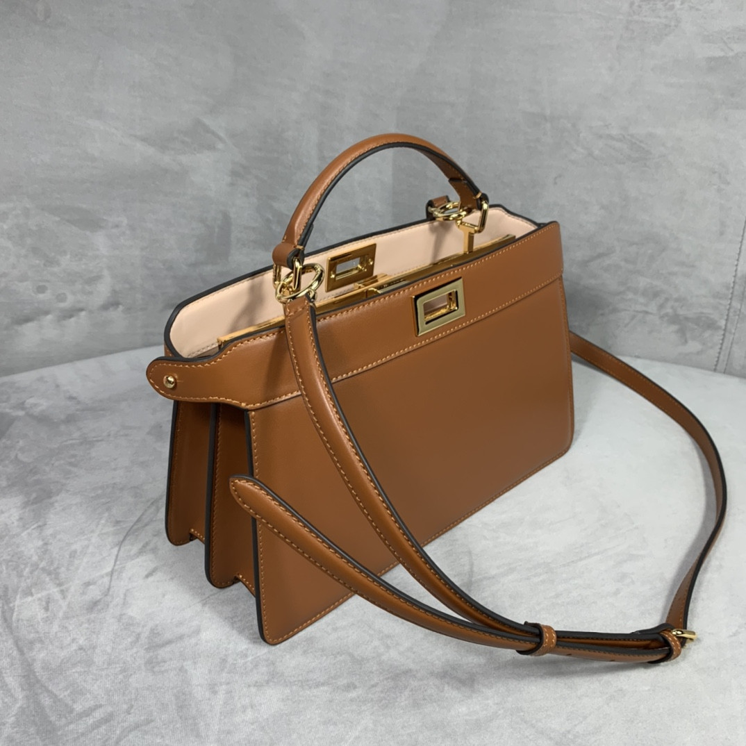 F**di Peekaboo Iseeu