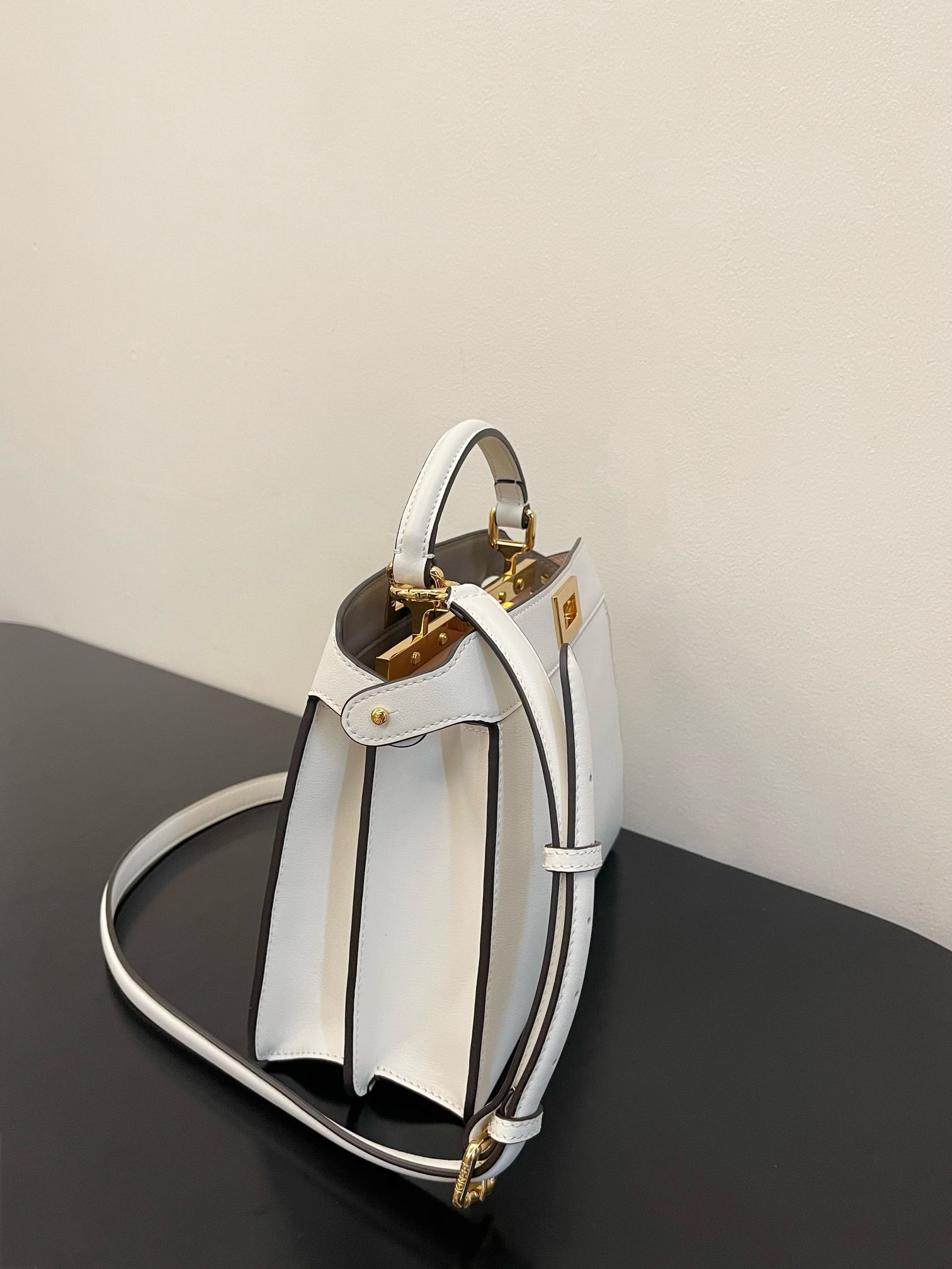 F**di Peekaboo Iseeu Small