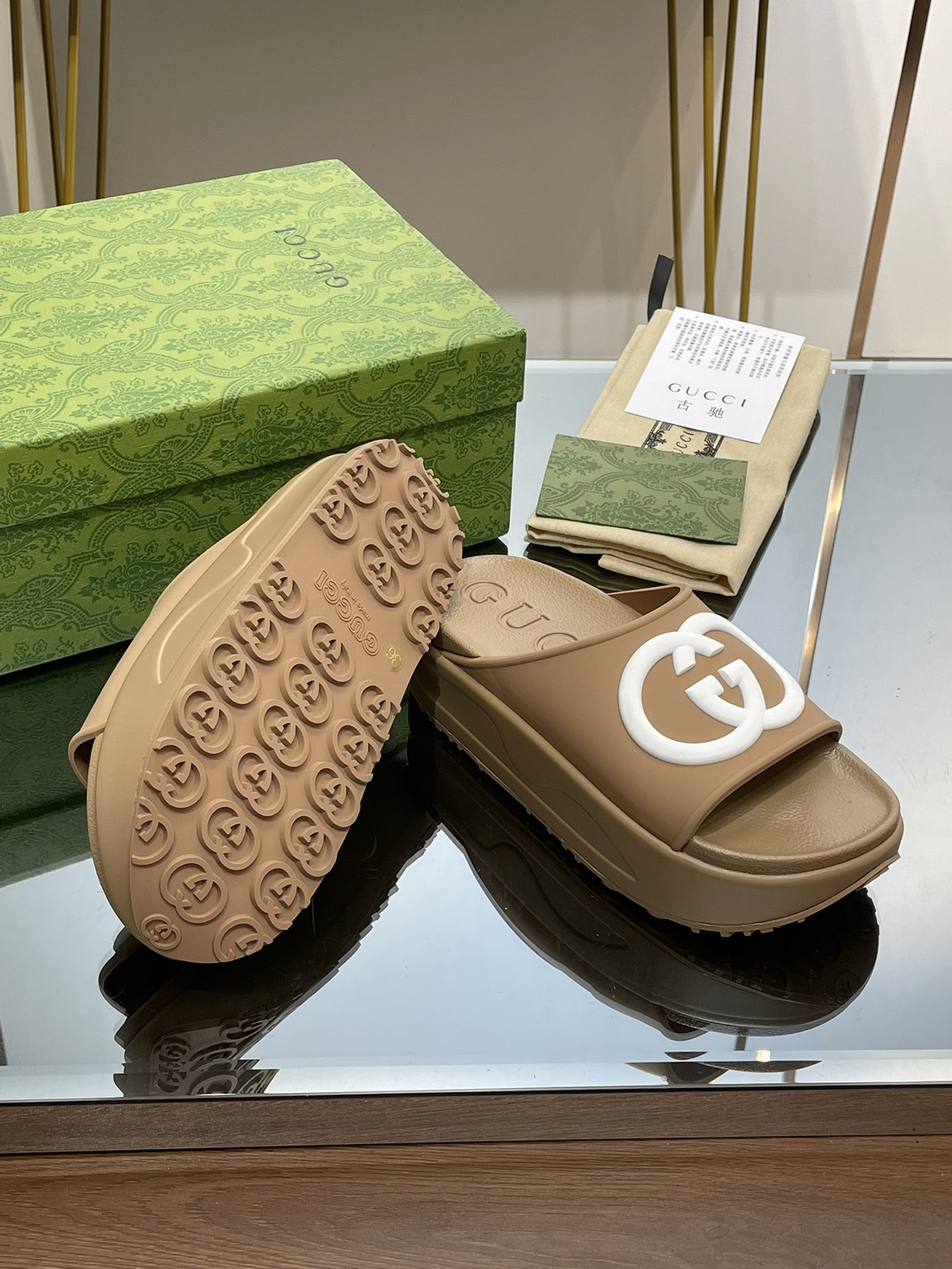 Gvc*1 Slippers