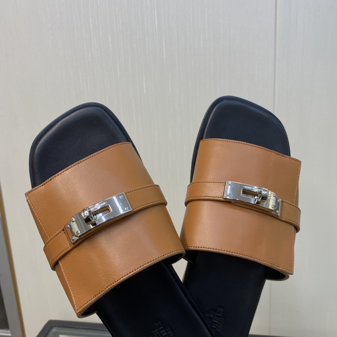 H**me5 KELLY LOCK SLIPPERS