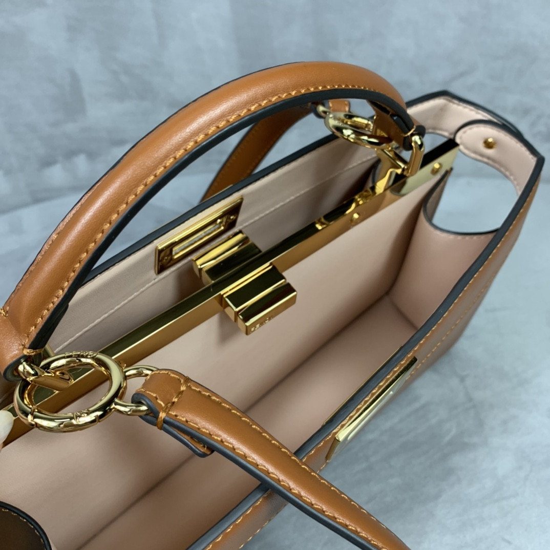 F**di Peekaboo Iseeu