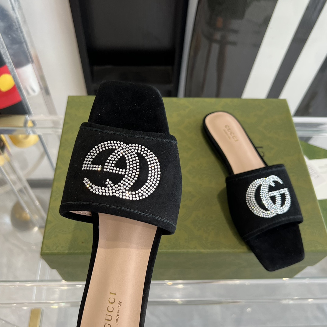 Gvc*1 Slippers