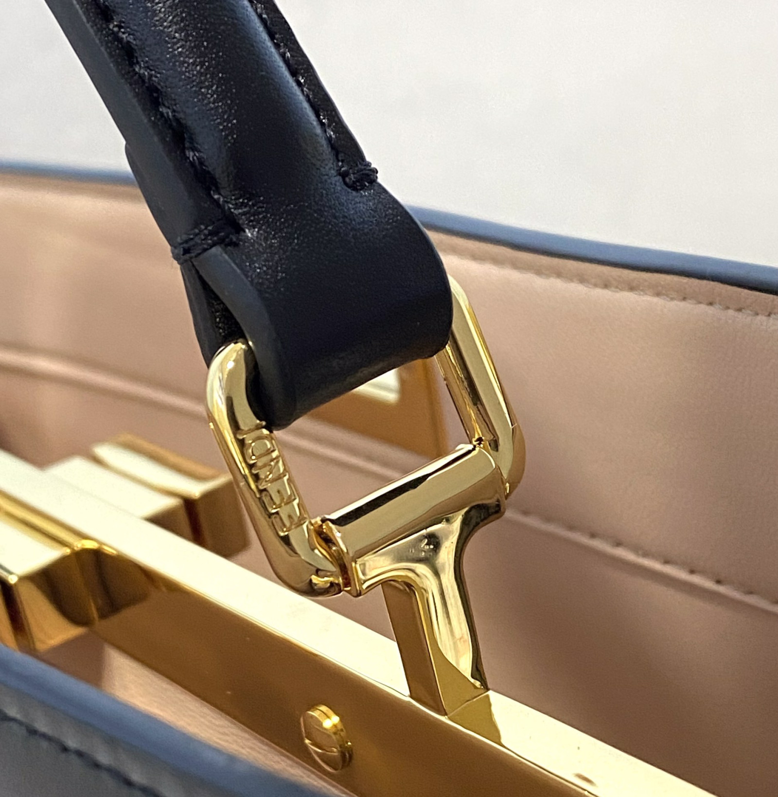 F**di Peekaboo Iseeu