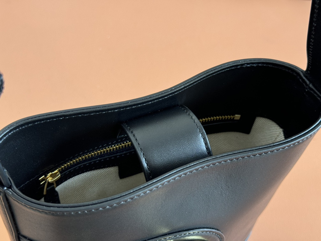 Gvc*1 2025 Spring/summer Collection Mini Bucket Bag