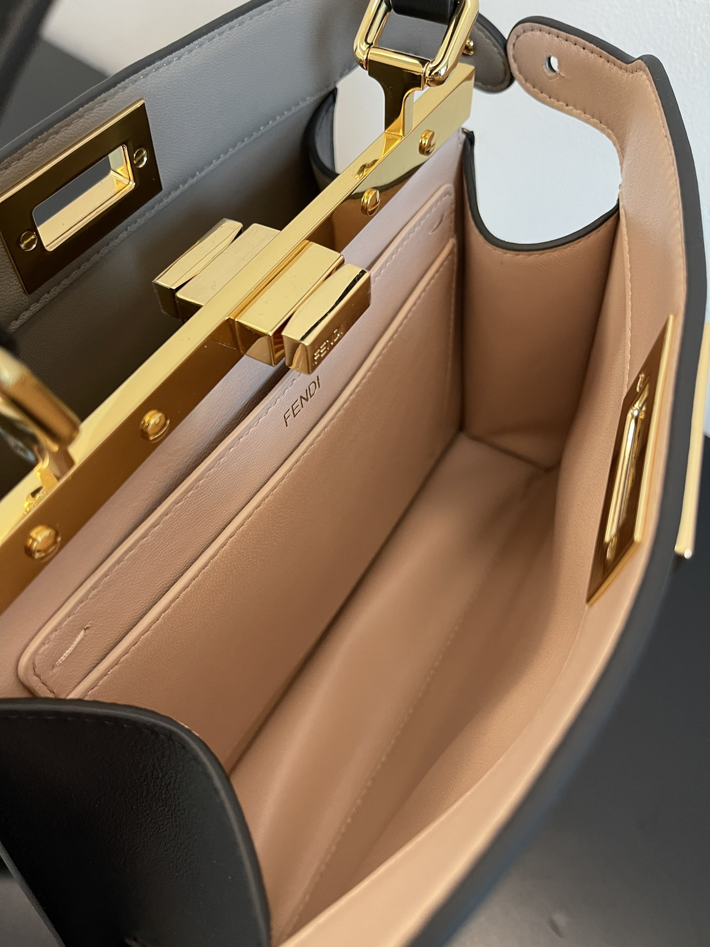 F**di Peekaboo Iseeu Small