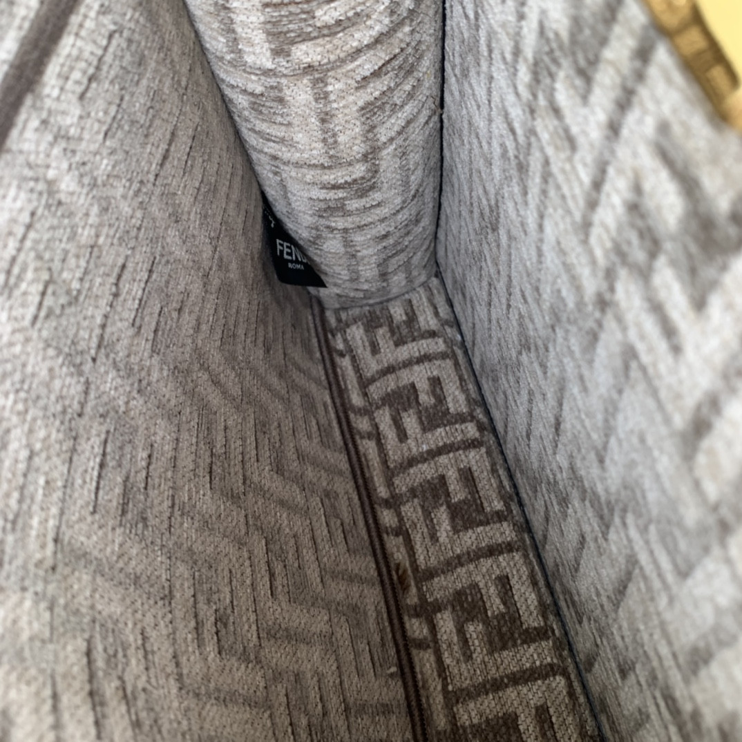 F**di Peekaboo Iseeu Medium Bag