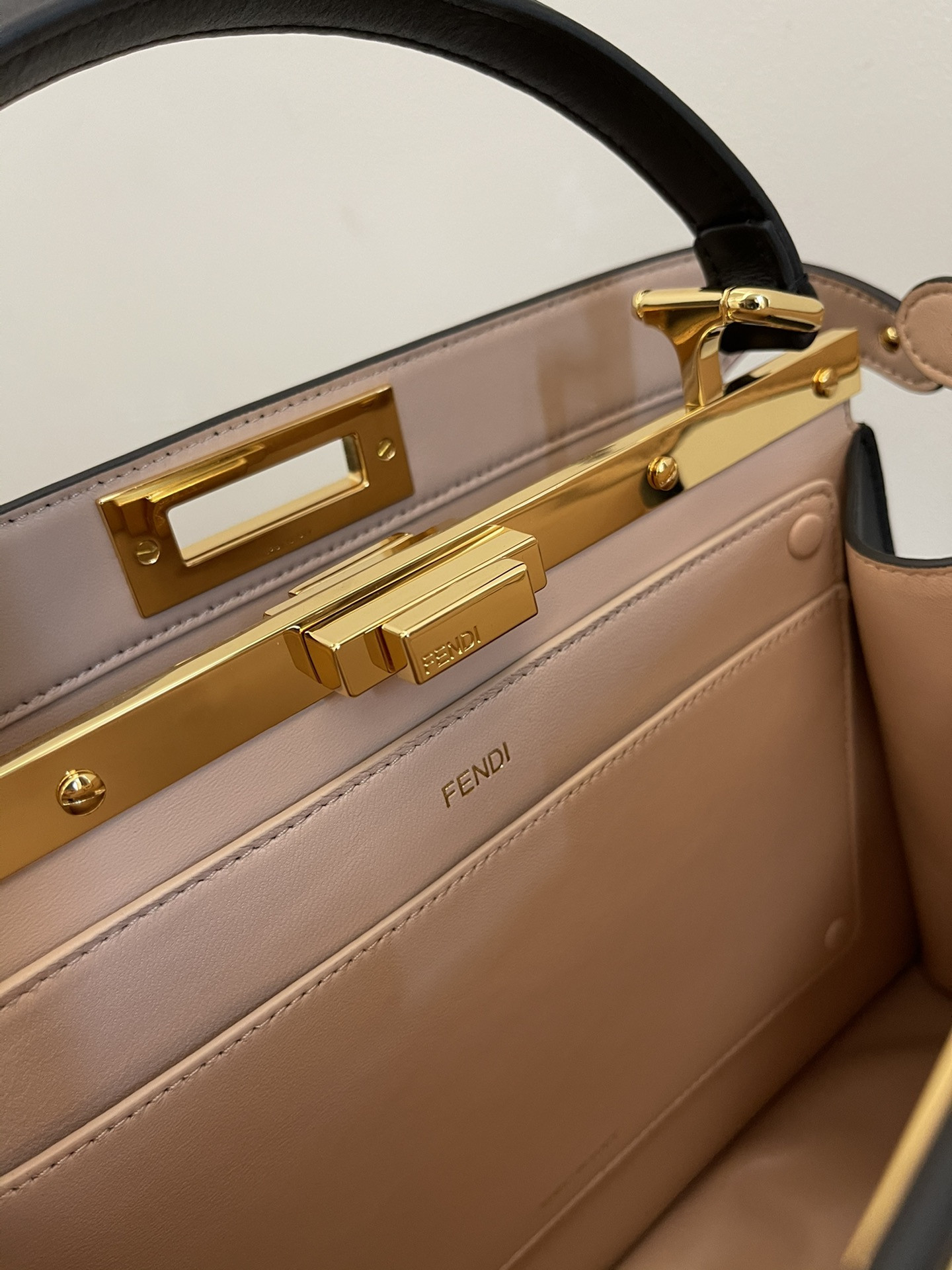 F**di Peekaboo Iseeu Medium Bag