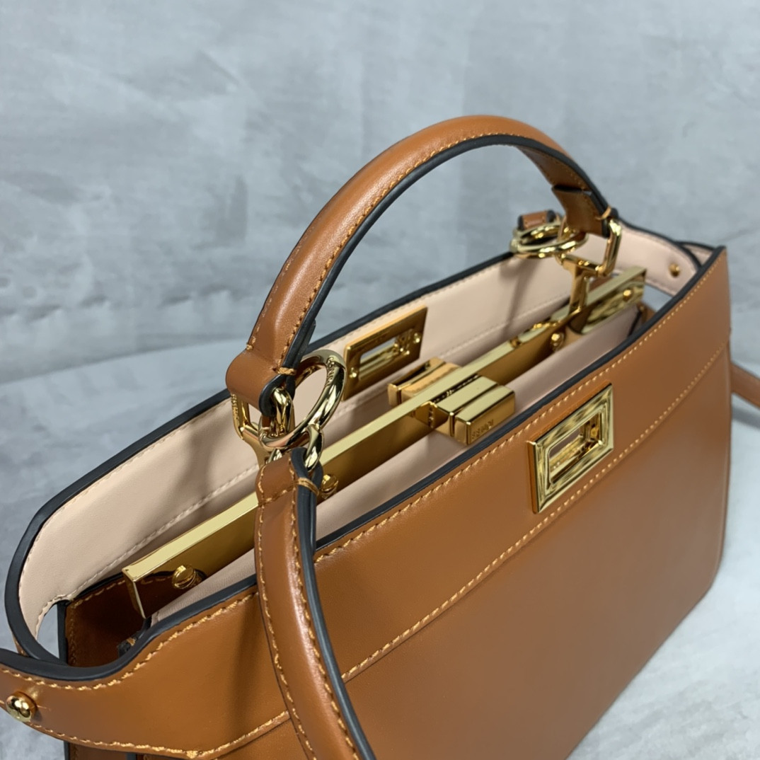 F**di Peekaboo Iseeu