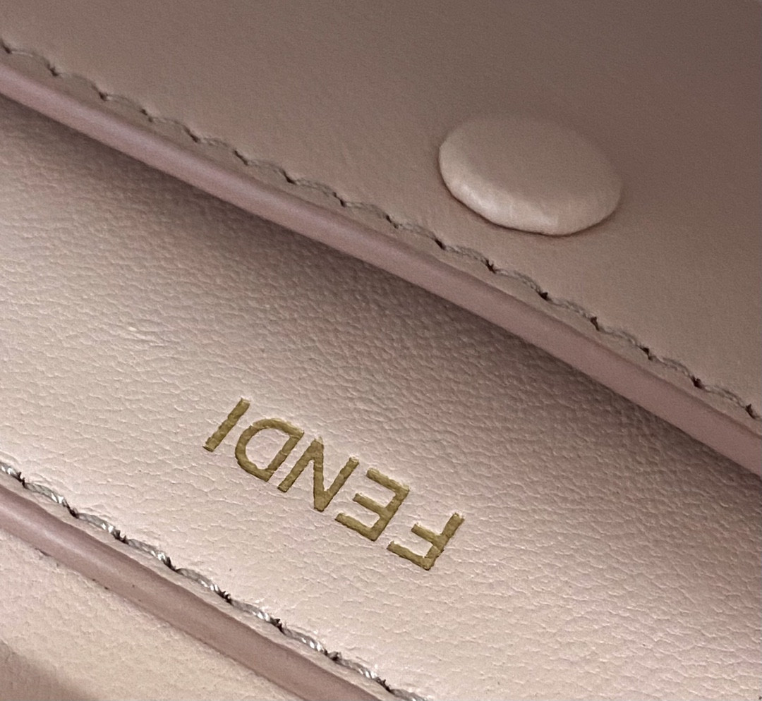 F**di Peekaboo Iseeu