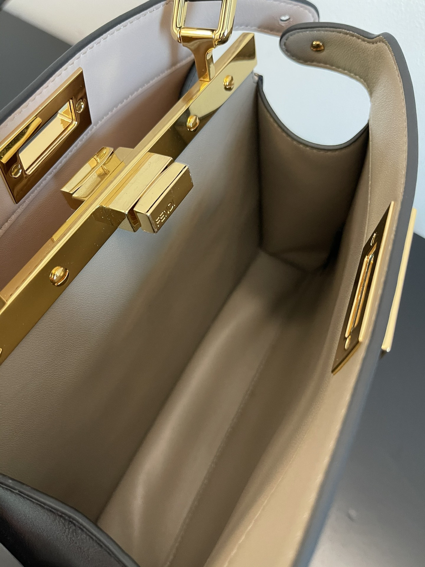 F**di Peekaboo Iseeu Small