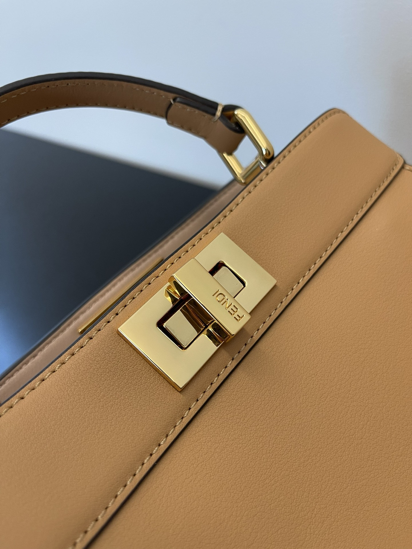 F**di Peekaboo Iseeu Small