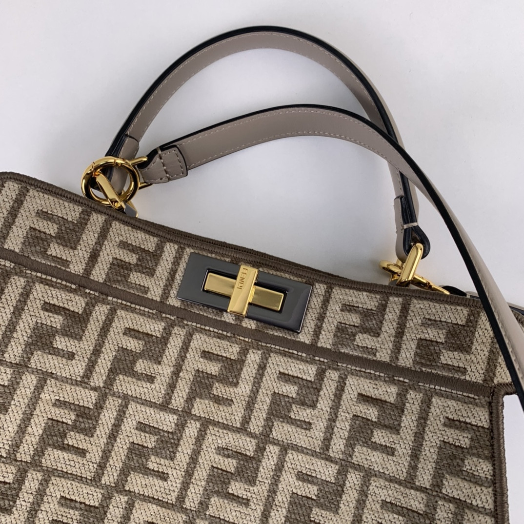 F**di Peekaboo Iseeu Medium Bag