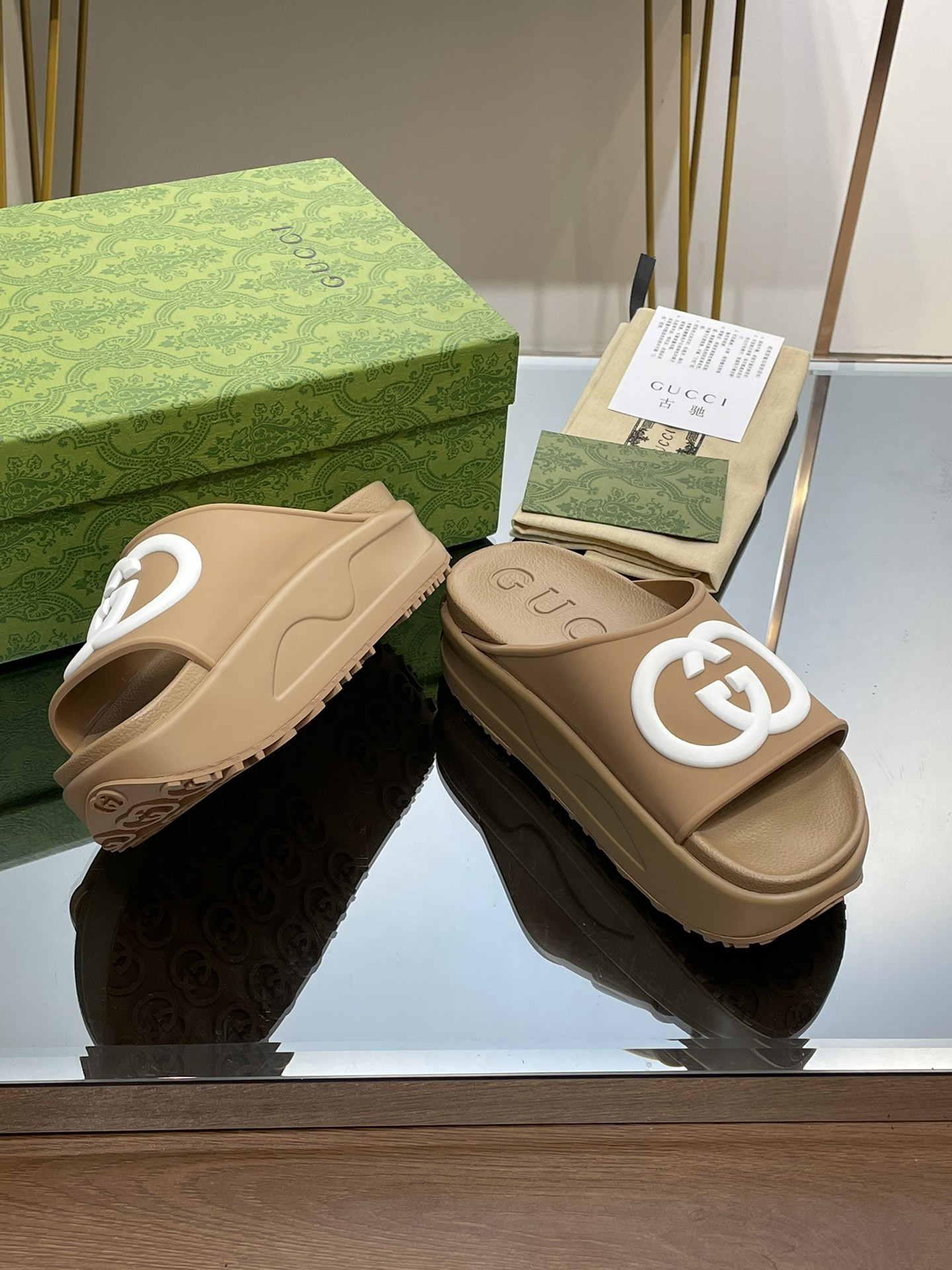 Gvc*1 Slippers