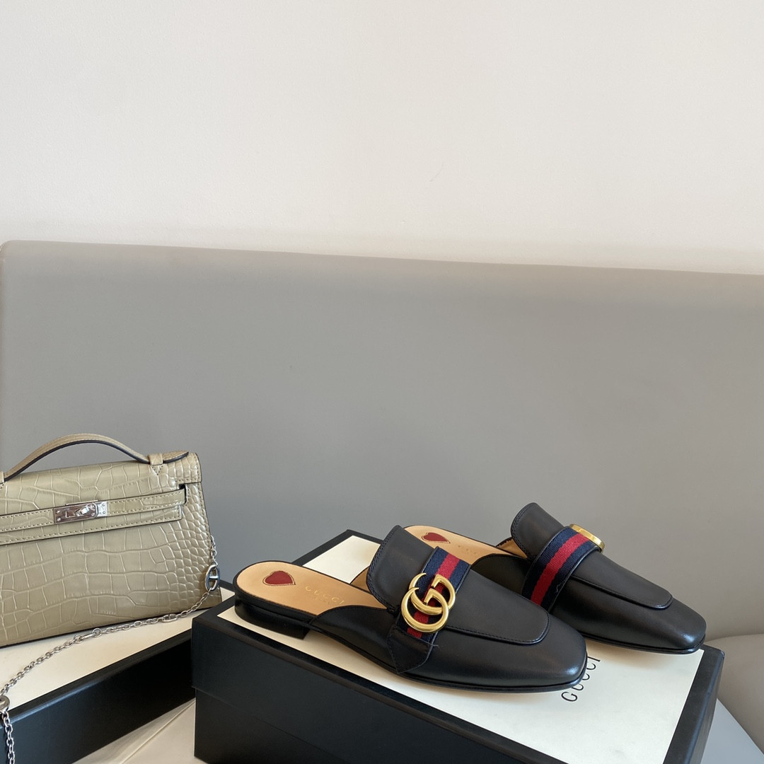 Gvc*1 Leather Slippers