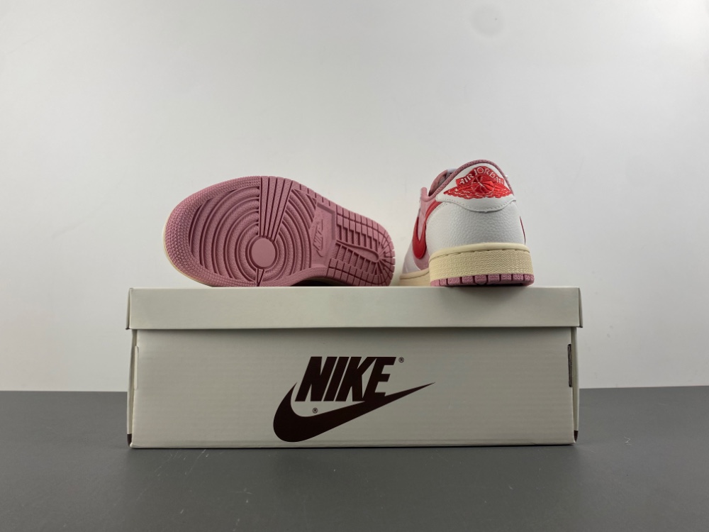 Travis Scott x Air Jordan 1 Low OG DM7866-100-1