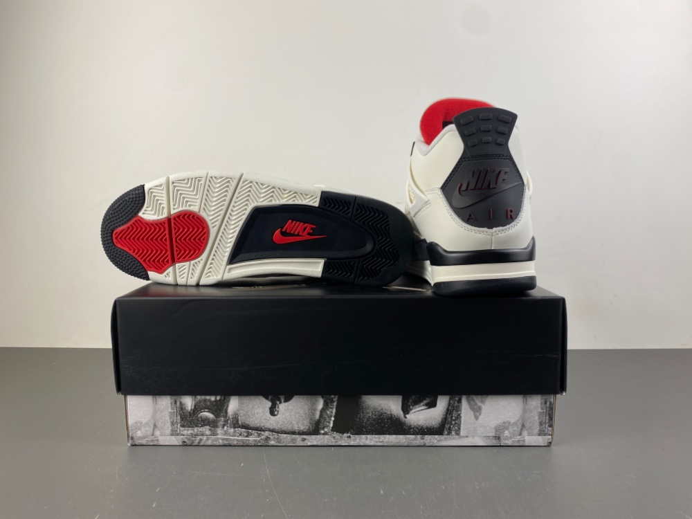 Air Jordan 4 Flight Club IM4002-100