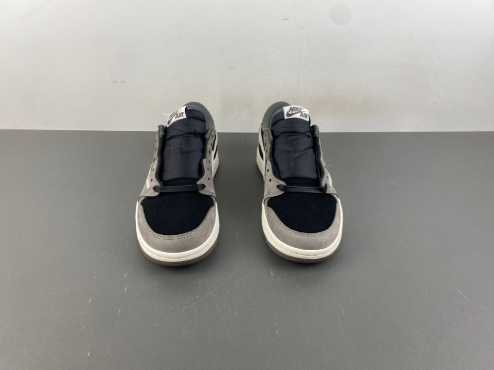 Travis Scott x Air Jordan 1 DM7866-001-1