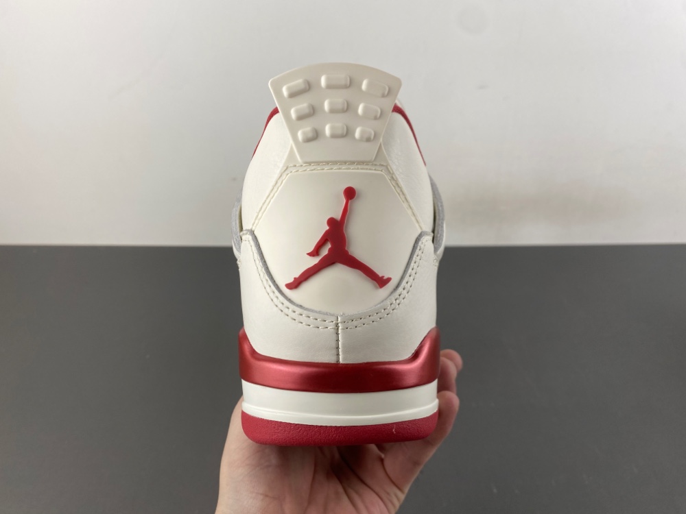 Air Jordan 4 HV0823-108
