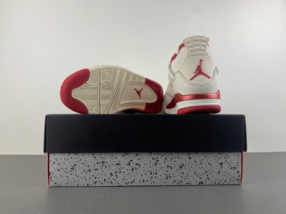 Air Jordan 4 HV0823-108