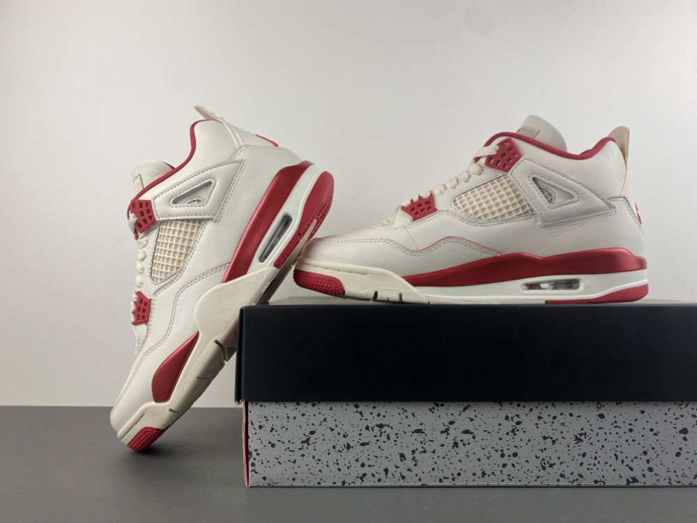 Air Jordan 4 HV0823-108